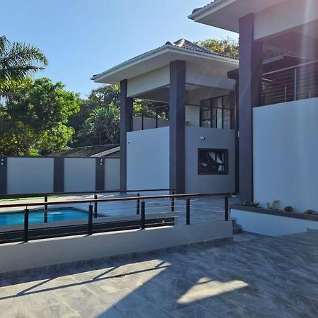 Casa De Luxe Hotel Балито Екстериор снимка