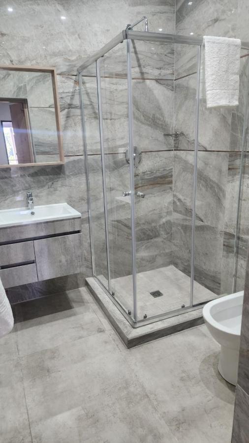 Casa De Luxe Hotel Балито Екстериор снимка