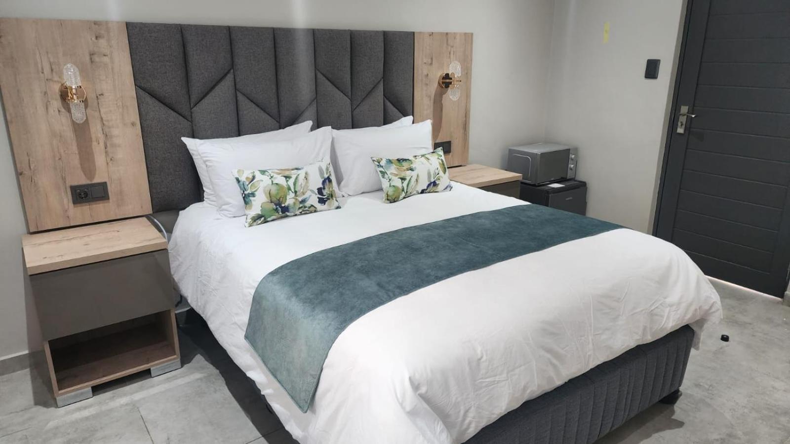 Casa De Luxe Hotel Балито Екстериор снимка