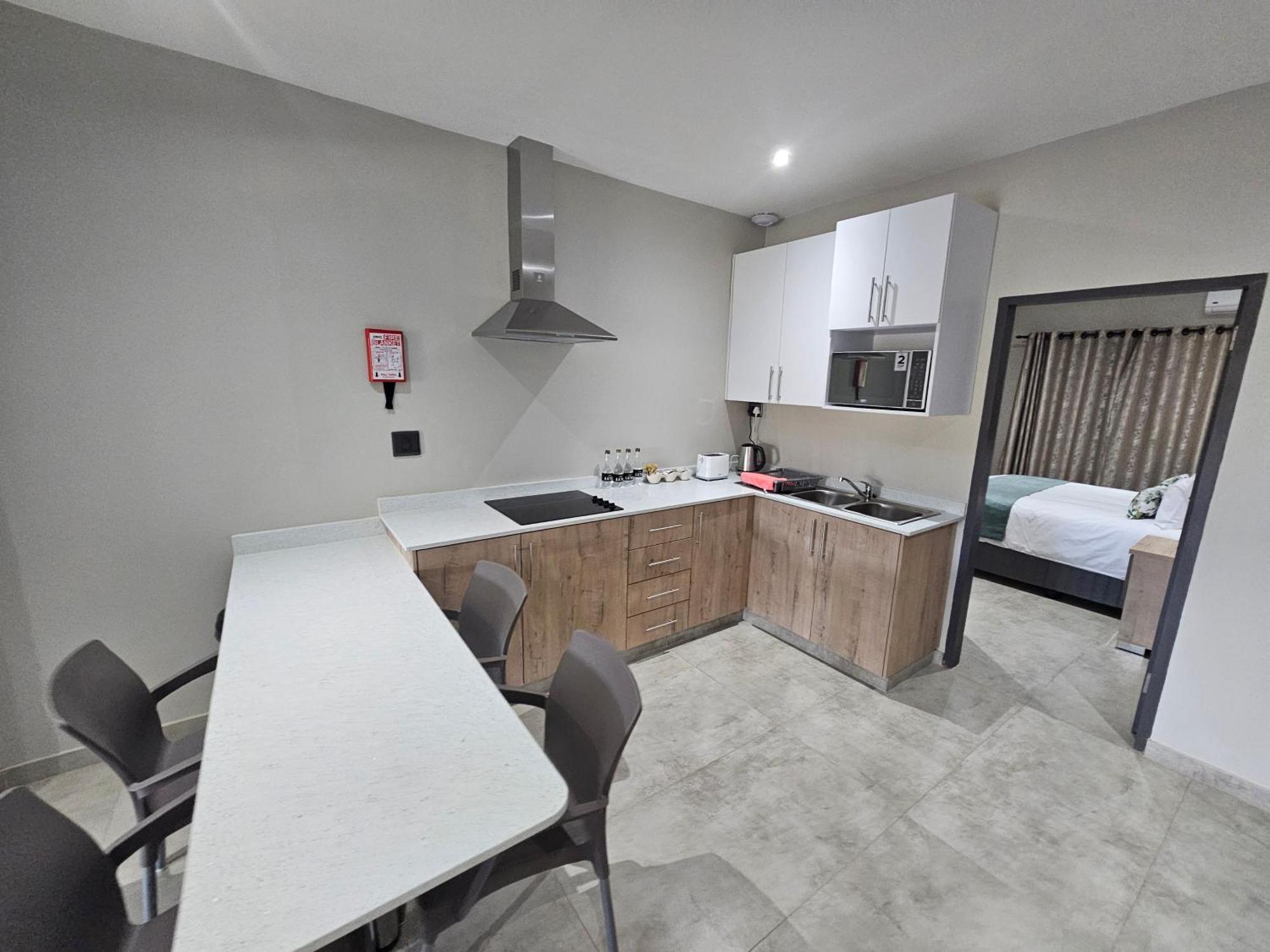 Casa De Luxe Hotel Балито Екстериор снимка