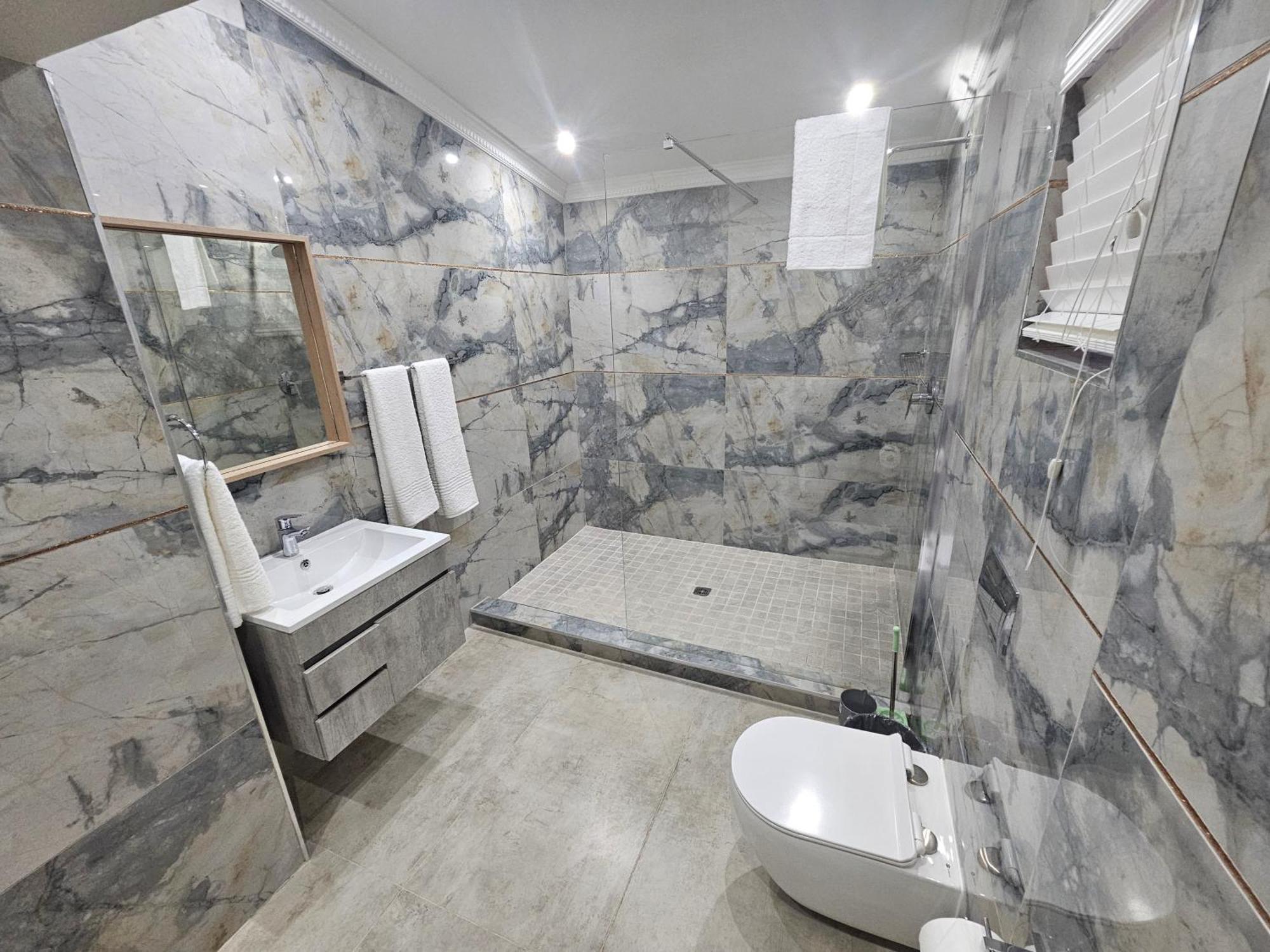 Casa De Luxe Hotel Балито Екстериор снимка